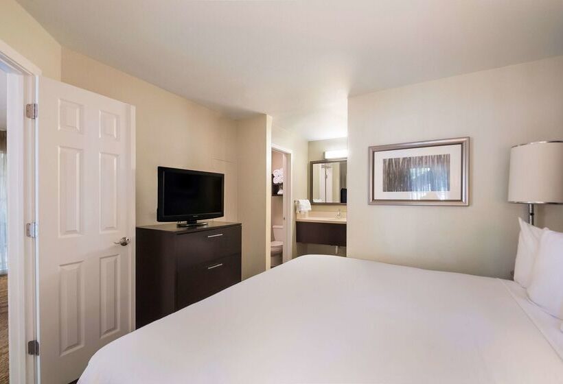 هتل Sonesta Es Suites Dulles Airport