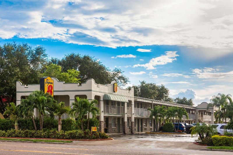 Hotel Super 8 By Wyndham Bradenton Sarasota Area