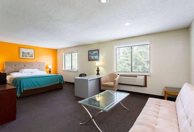 Отель Super 8 By Wyndham Greensboro/coliseum/conv