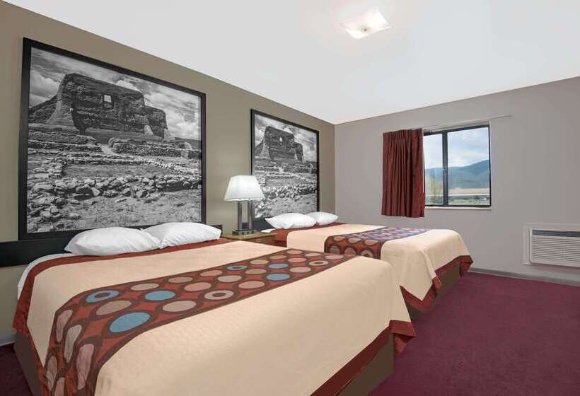 هتل Super 8 By Wyndham Taos