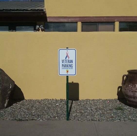 هتل Super 8 By Wyndham Taos