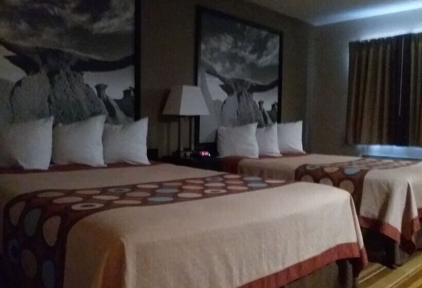 هتل Super 8 By Wyndham Taos