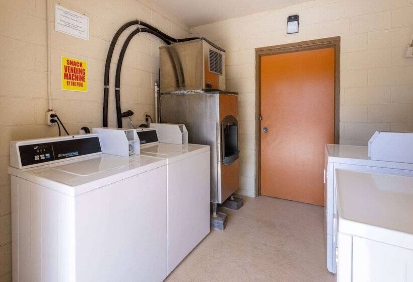 هتل Super 8 By Wyndham Williamsburg/historic Area