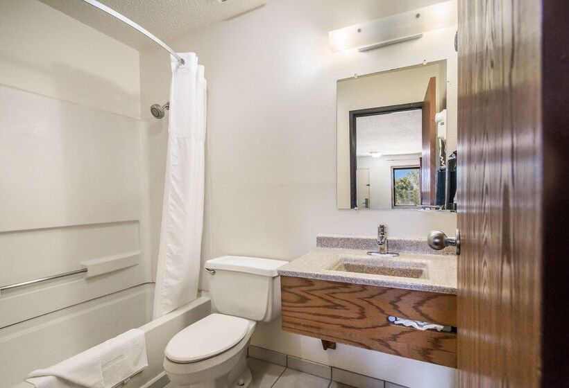 汽车旅馆  Americas Best Value Inn & Suites Harrisonville