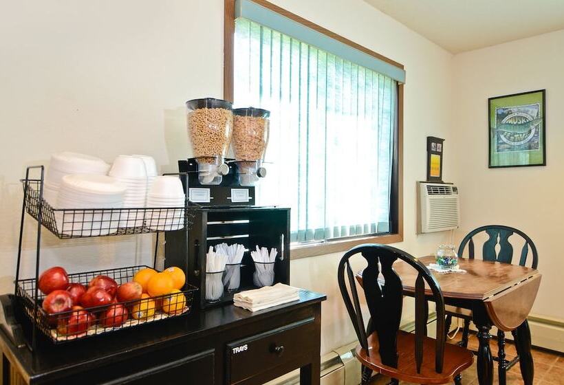 مُتل Amerivu Inn And Suites   Hayward Wi
