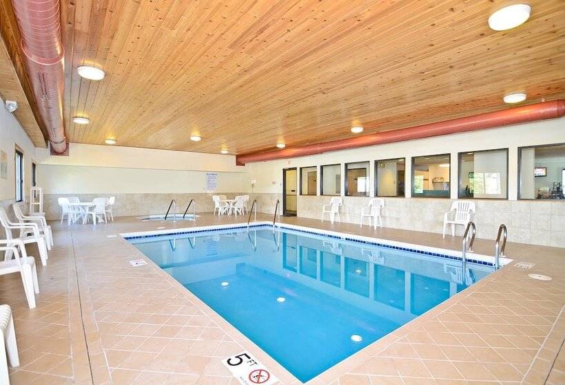 مُتل Amerivu Inn And Suites   Hayward Wi