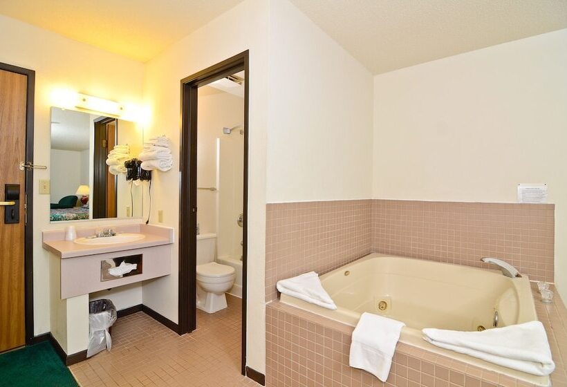 مُتل Amerivu Inn And Suites   Hayward Wi