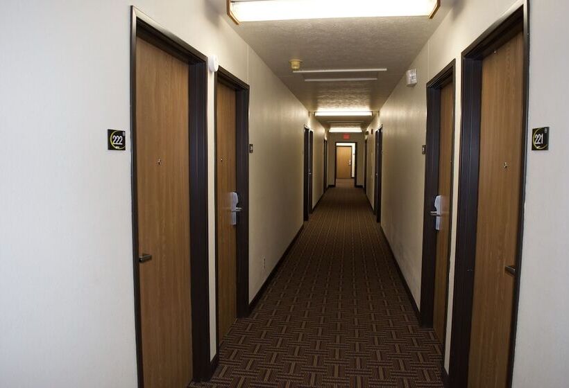 فندق على الطريق Amerivu Inn & Suites