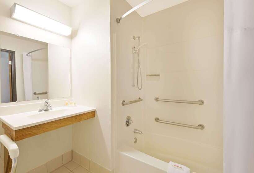 مُتل Days Inn By Wyndham Brunswick Bath Area