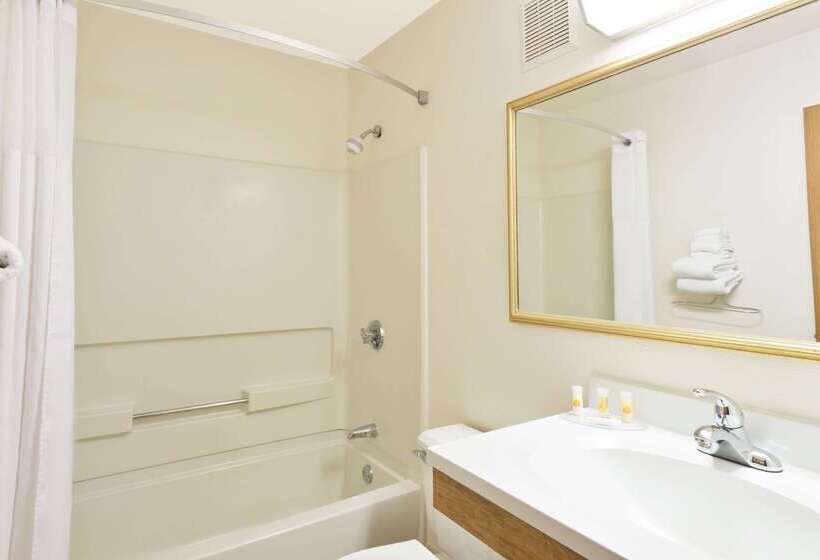 مُتل Days Inn By Wyndham Brunswick Bath Area