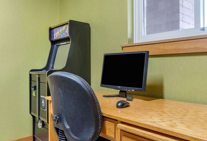 فندق على الطريق Coratel Inn & Suites By Jasper River Falls