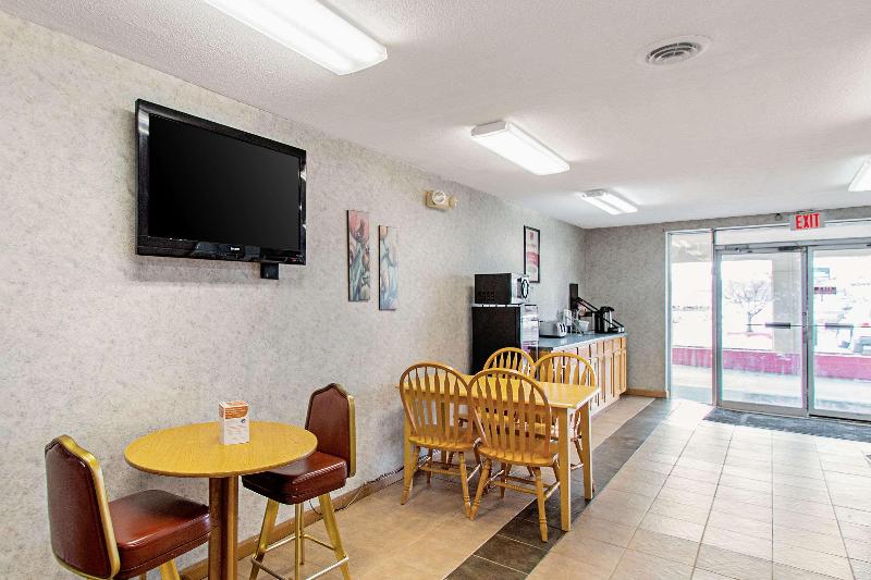 فندق على الطريق Econo Lodge