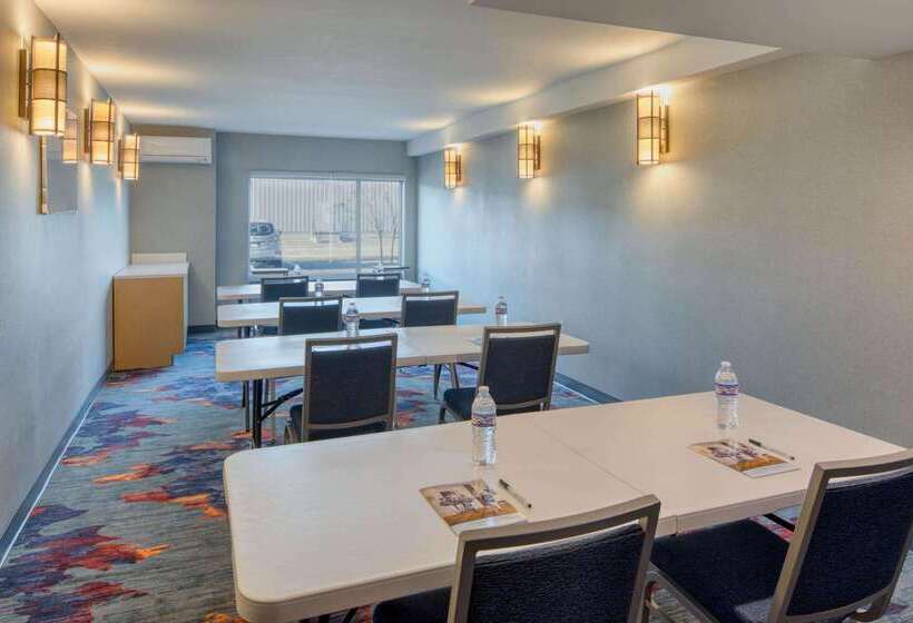 Мотель La Quinta Inn & Suites By Wyndham Perry