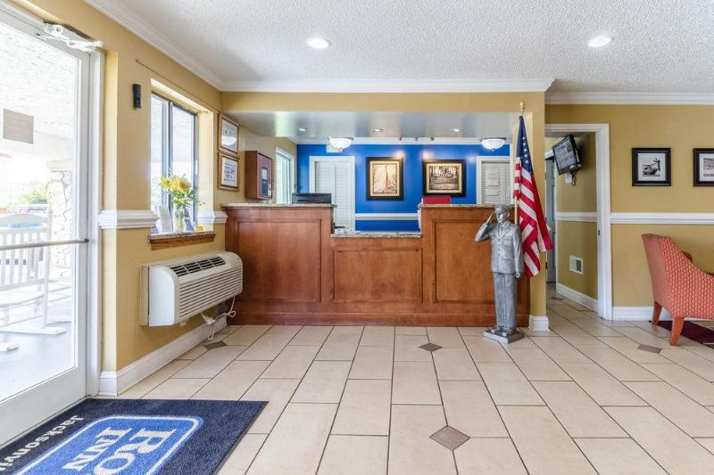 فندق على الطريق Rodeway Inn & Suites Jacksonville Near Camp Lejeune
