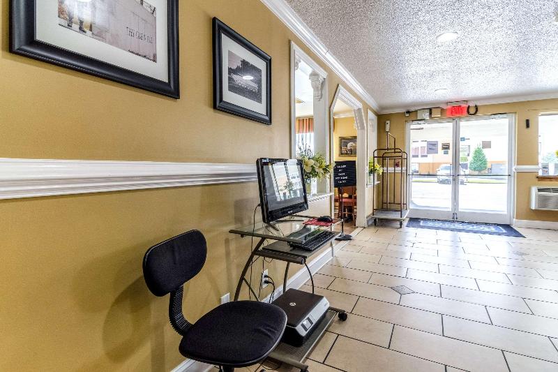 فندق على الطريق Rodeway Inn & Suites Jacksonville Near Camp Lejeune