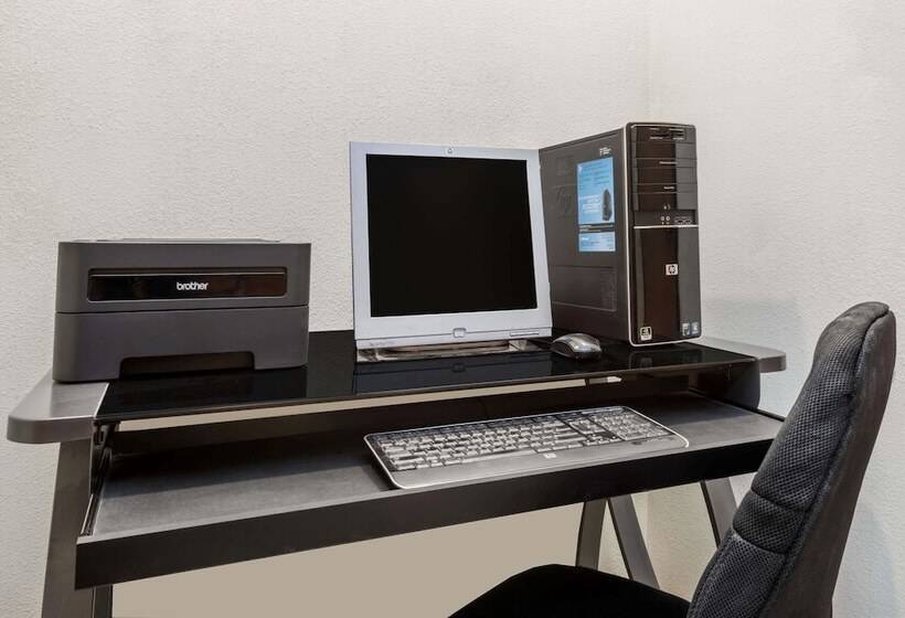 فندق على الطريق Super 8 By Wyndham Bernalillo