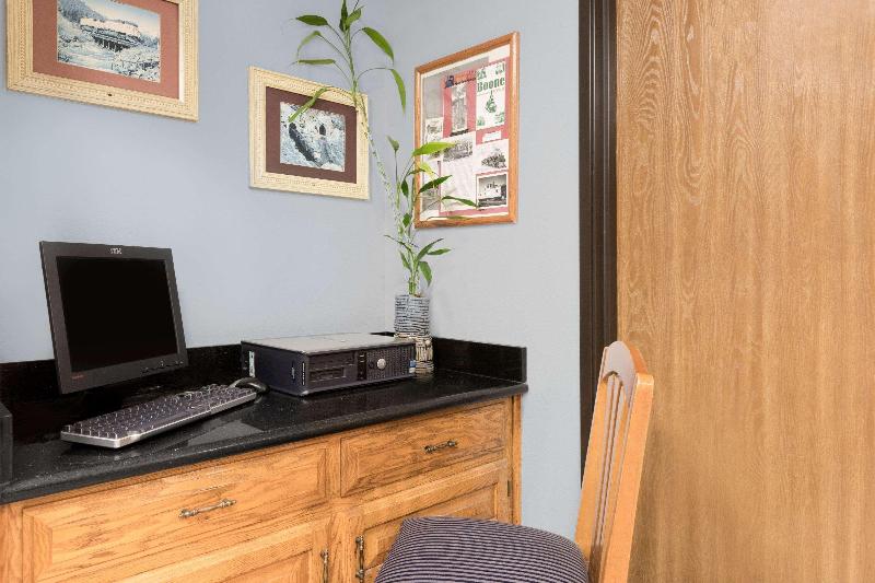 فندق على الطريق Super 8 By Wyndham Boone