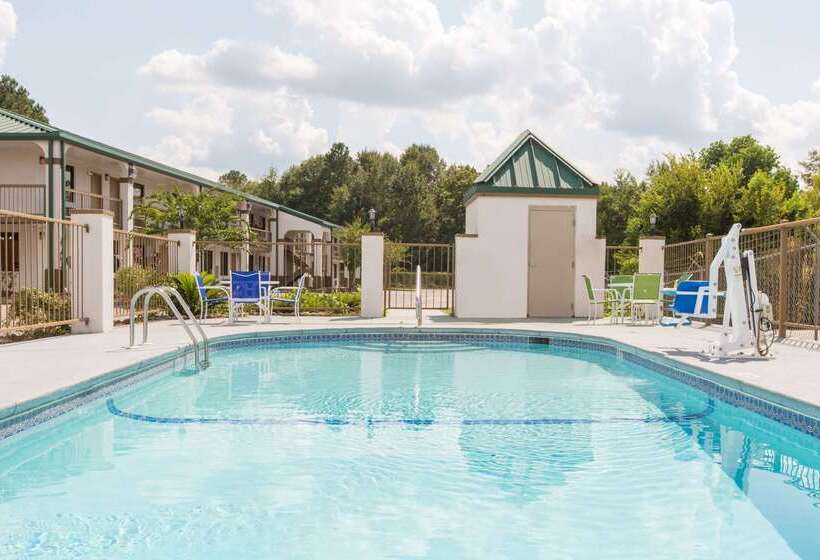 Motel Super 8 By Wyndham Dothan