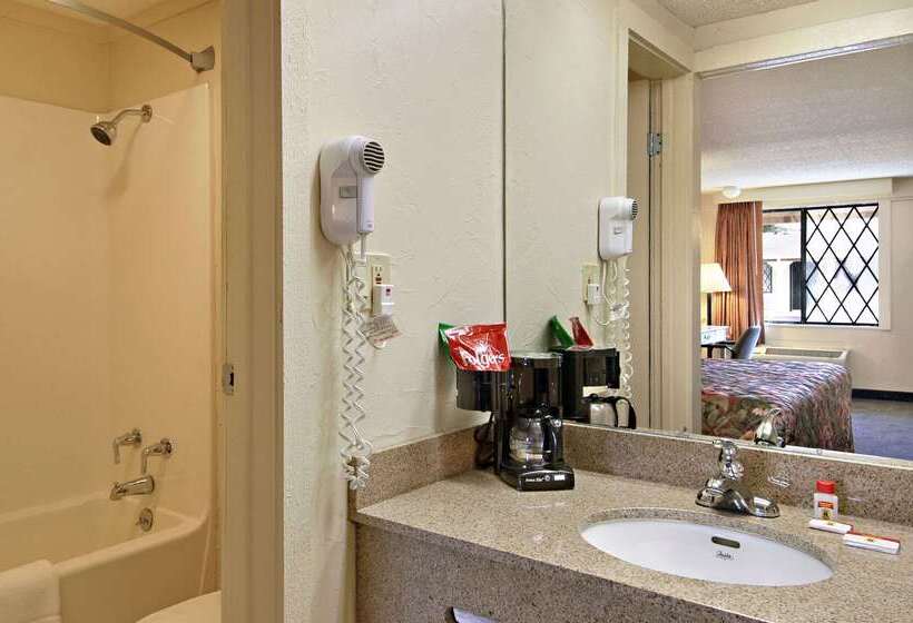 مُتل Super 8 By Wyndham Lantana West Palm Beach