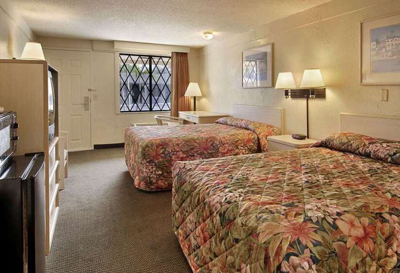 مُتل Super 8 By Wyndham Lantana West Palm Beach