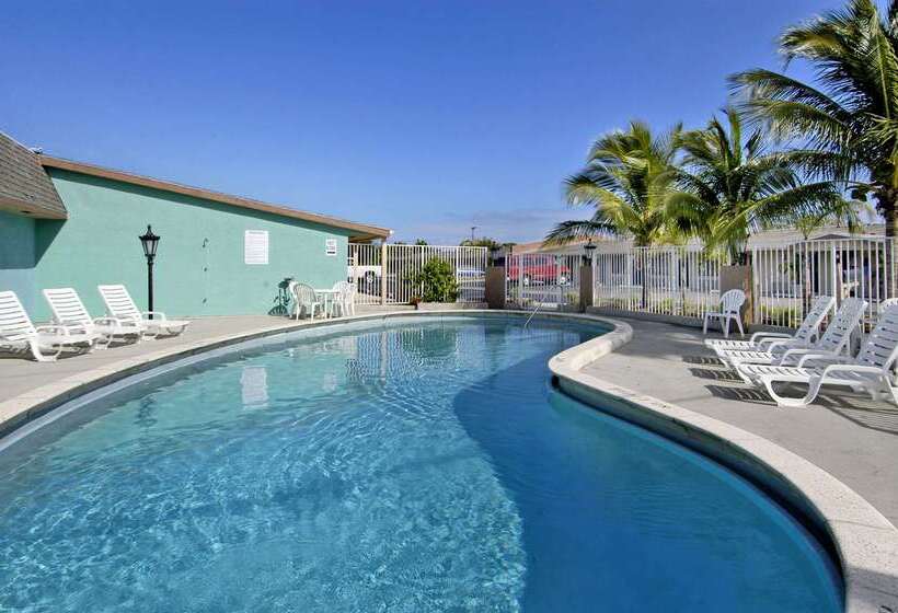 Motel Super 8 By Wyndham Lantana West Palm Beach