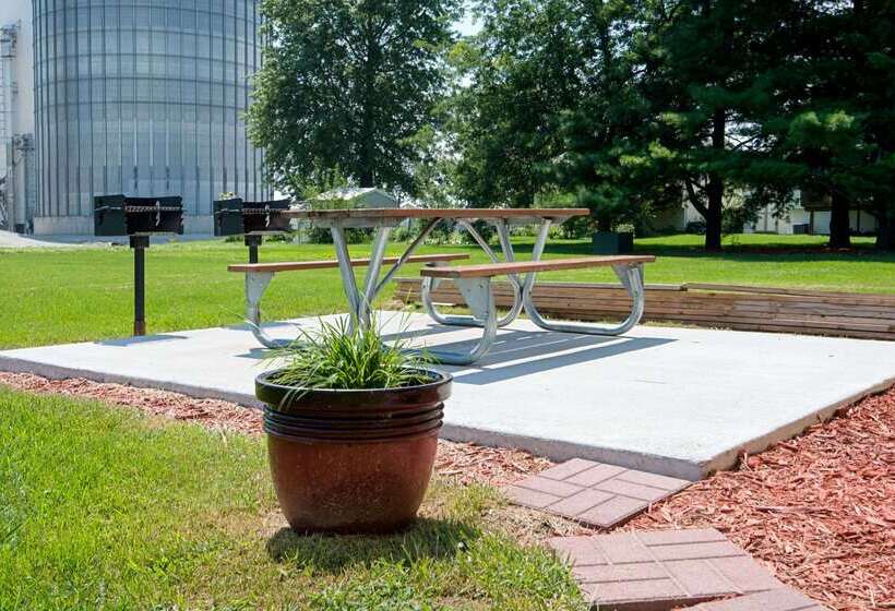 מוטל Super 8 By Wyndham Pella