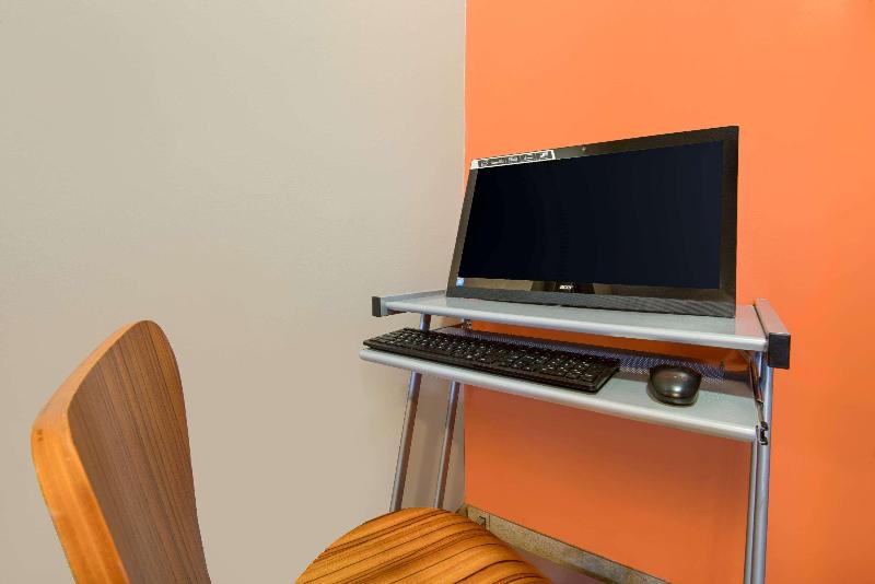 מוטל Super 8 By Wyndham Pella