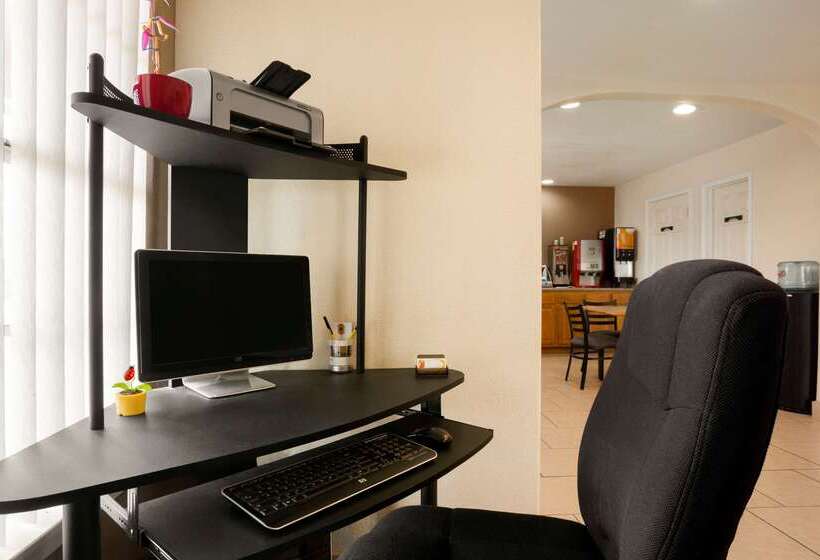 Мотель Super 8 By Wyndham Pleasanton