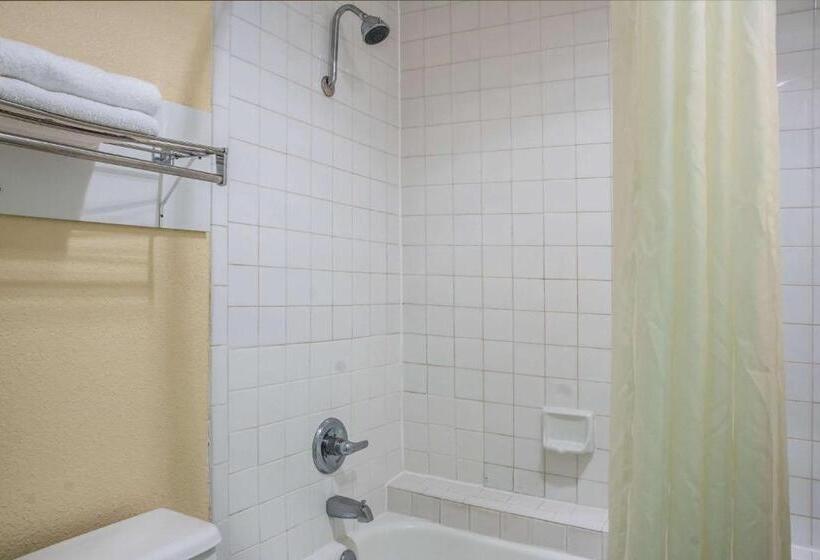 מוטל Super 8 By Wyndham San Marcos