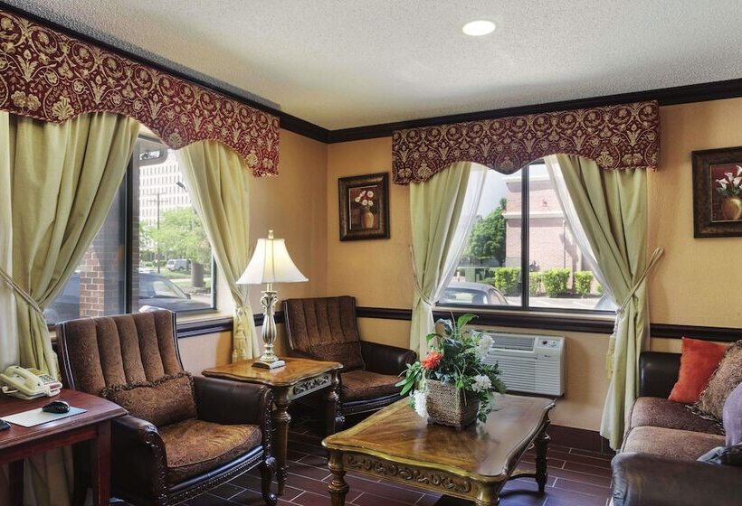 مُتل Super 8 By Wyndham Taylor/detroit Area