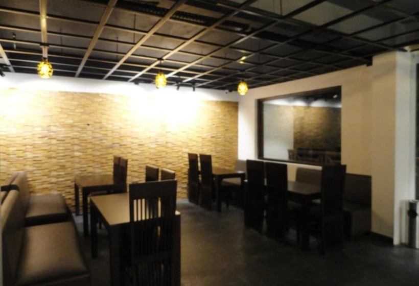 هتل Fusion Lansdowne