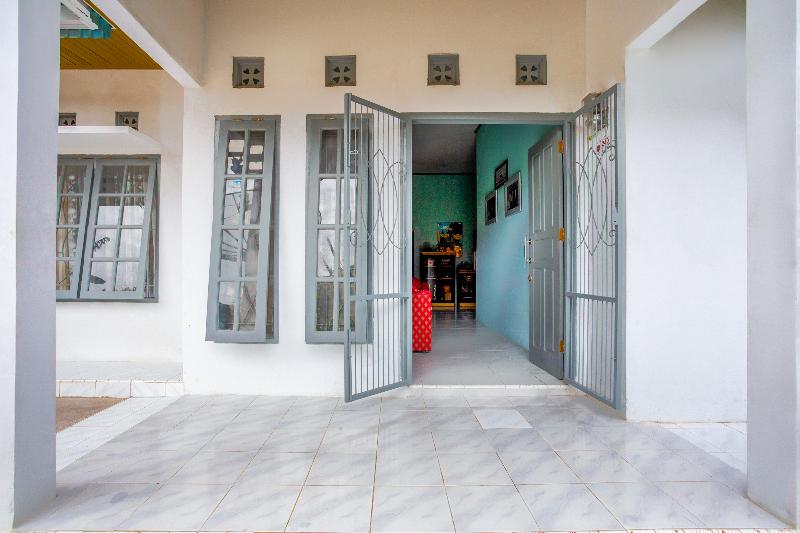 هتل Oyo 2903 Putri Residence Syariah