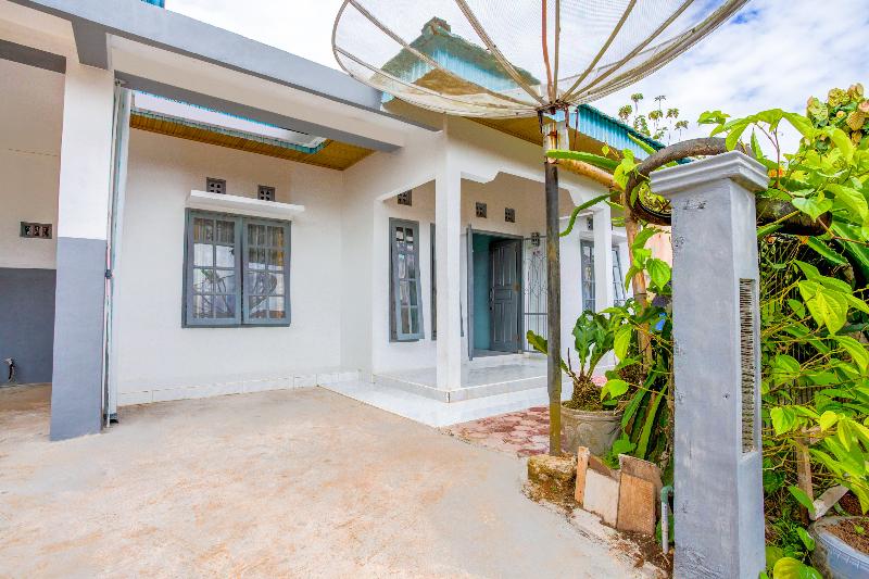 هتل Oyo 2903 Putri Residence Syariah