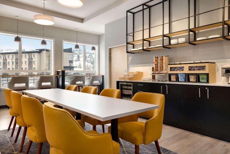 בית מלון כפרי Park Inn By Radisson, Kelowna