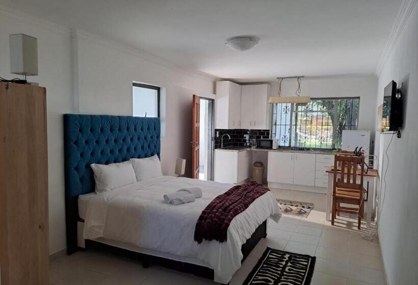 Пансион Golden Candle Guest House