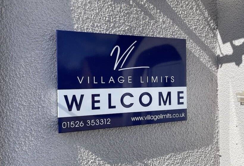 הוסטל Village Limits Bed And Breakfast Rooms