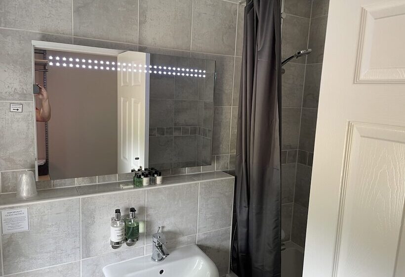 הוסטל Village Limits Bed And Breakfast Rooms