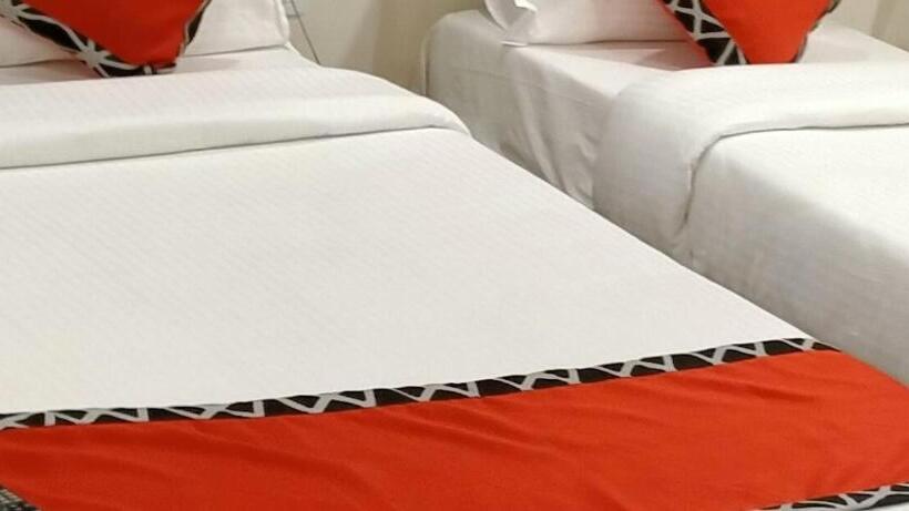 בית מלון כפרי Empire Inn