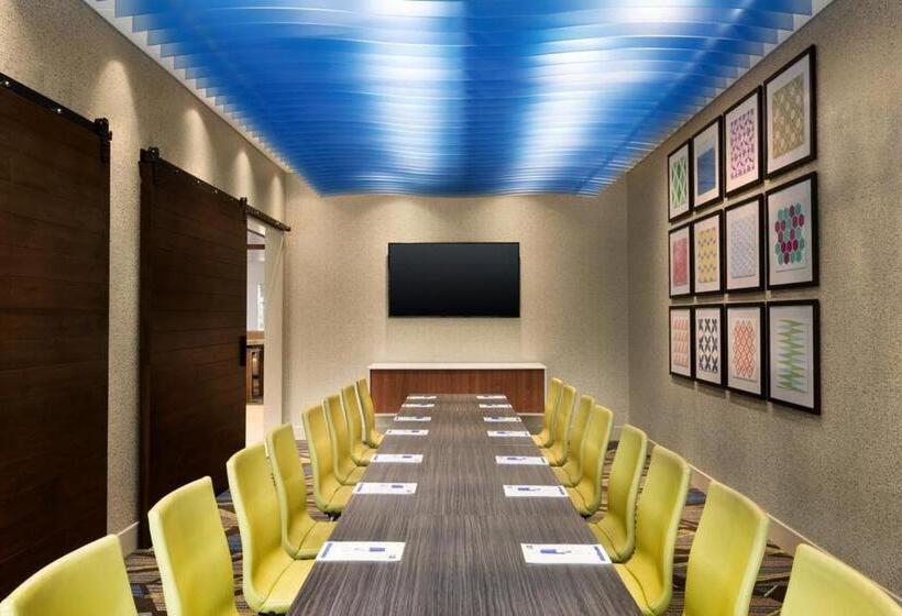 هتل Holiday Inn Express & Suites   Aurora, An Ihg