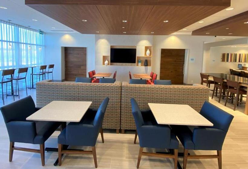 هتل Holiday Inn Express & Suites   Aurora, An Ihg