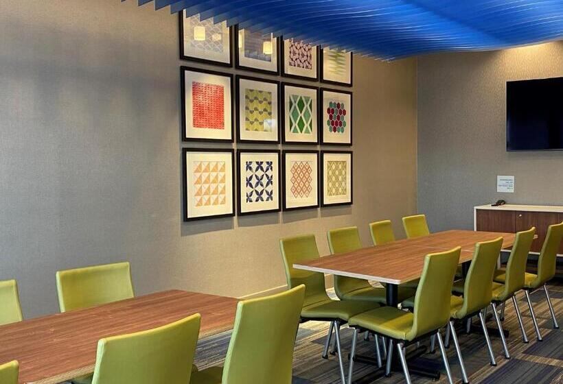 هتل Holiday Inn Express & Suites   Aurora, An Ihg