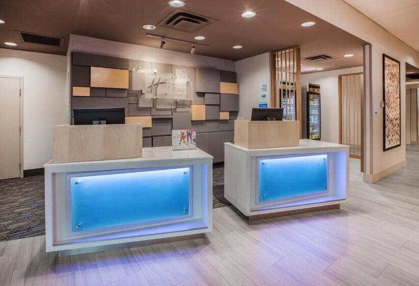 هتل Holiday Inn Express & Suites   Aurora, An Ihg
