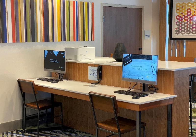 هتل Holiday Inn Express & Suites   Aurora, An Ihg