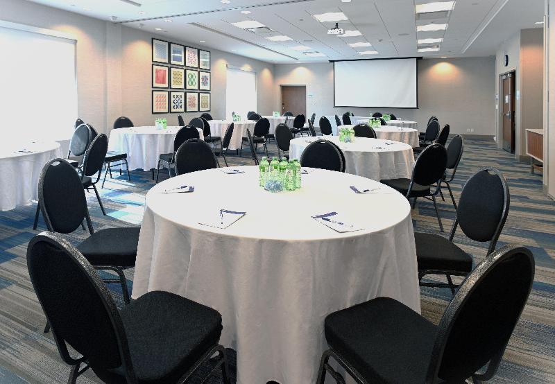 هتل Holiday Inn Express & Suites   Aurora, An Ihg