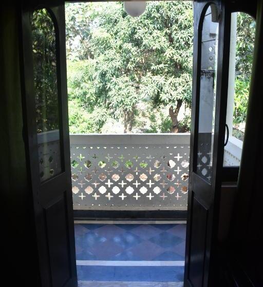 بنسيون La Petite Guest House