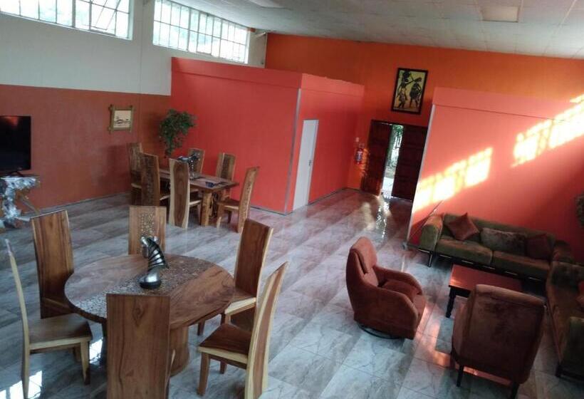 הוסטל Zig Zag Self Catering Accommodation