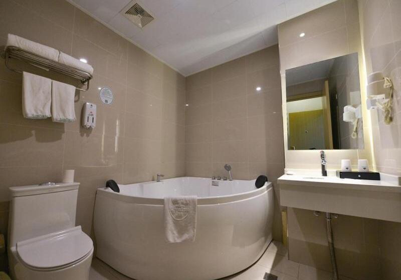 בית מלון כפרי Greentree Inn Dalian Dalian North Railway Station Express