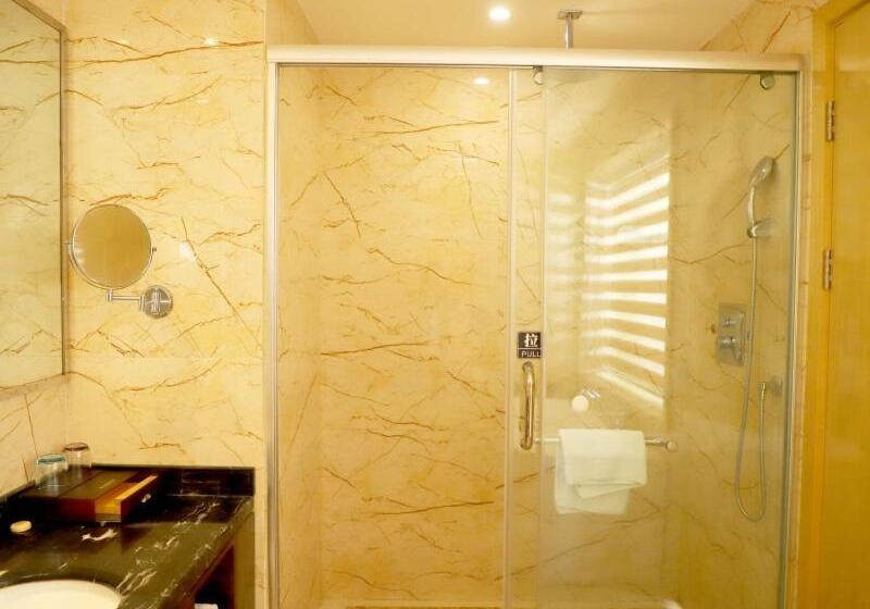 Отель Greentree Inn Zhumadian High Speed Rail Station Square Store