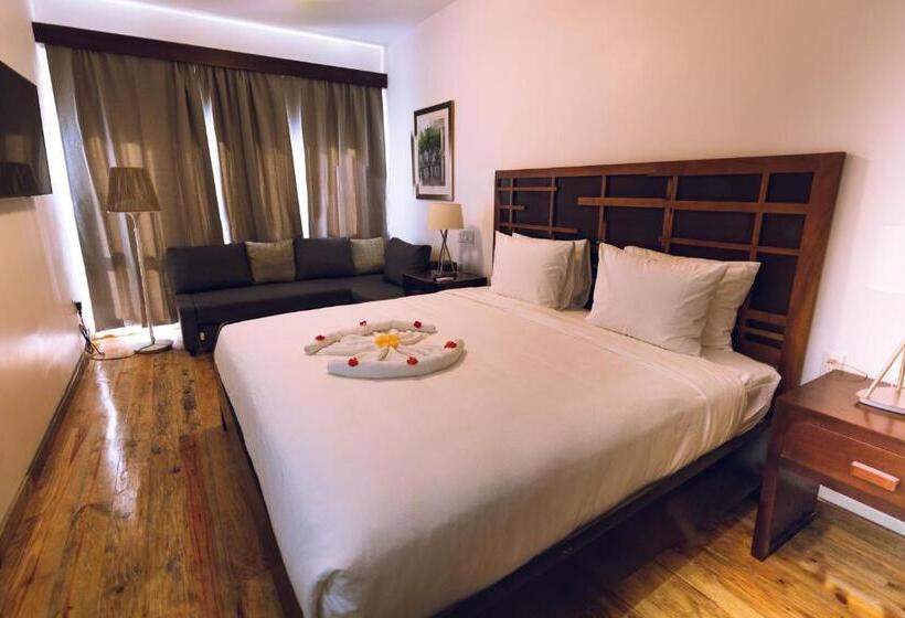 هتل La Placita Inn