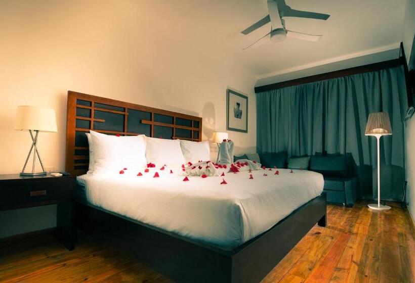هتل La Placita Inn